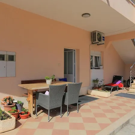 Apartman By The Sea Seget Vranjica, Trogir - 17989 *