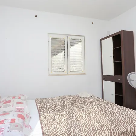 Apartman By The Sea Seget Vranjica, Trogir - 17989 *